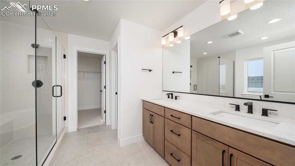 Image 10 of 31: Bathroom