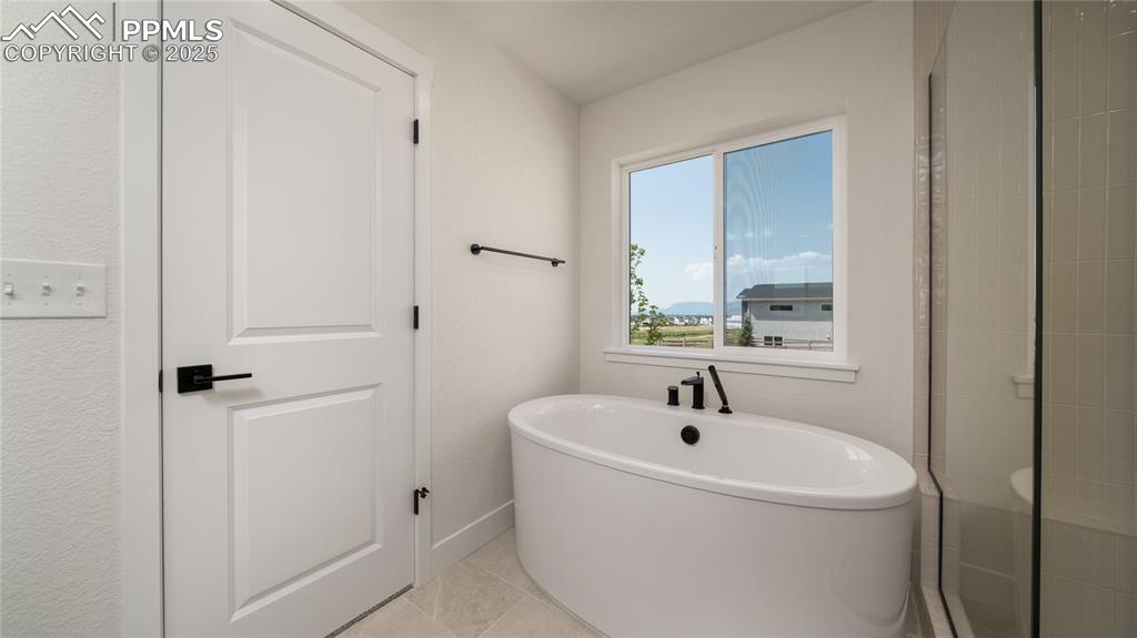 Image 11 of 31: Bathroom