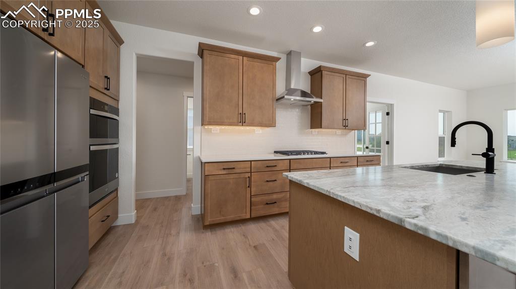 Image 4 of 31: Kitchen