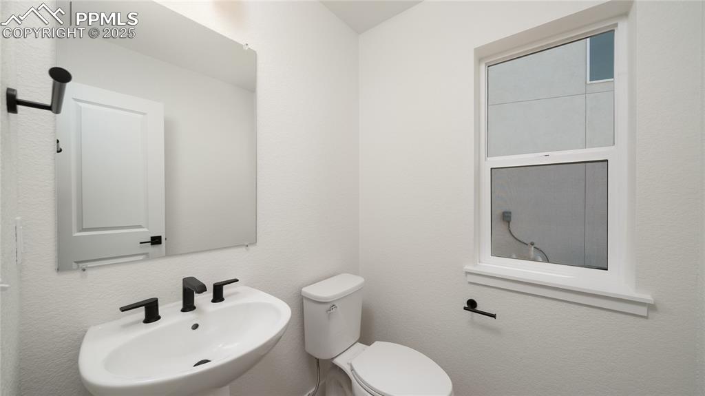 Image 8 of 31: Bathroom