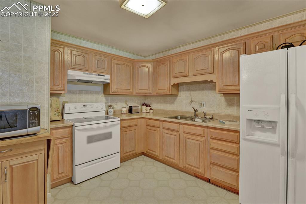 Listing 8717899, Image 9 of 24