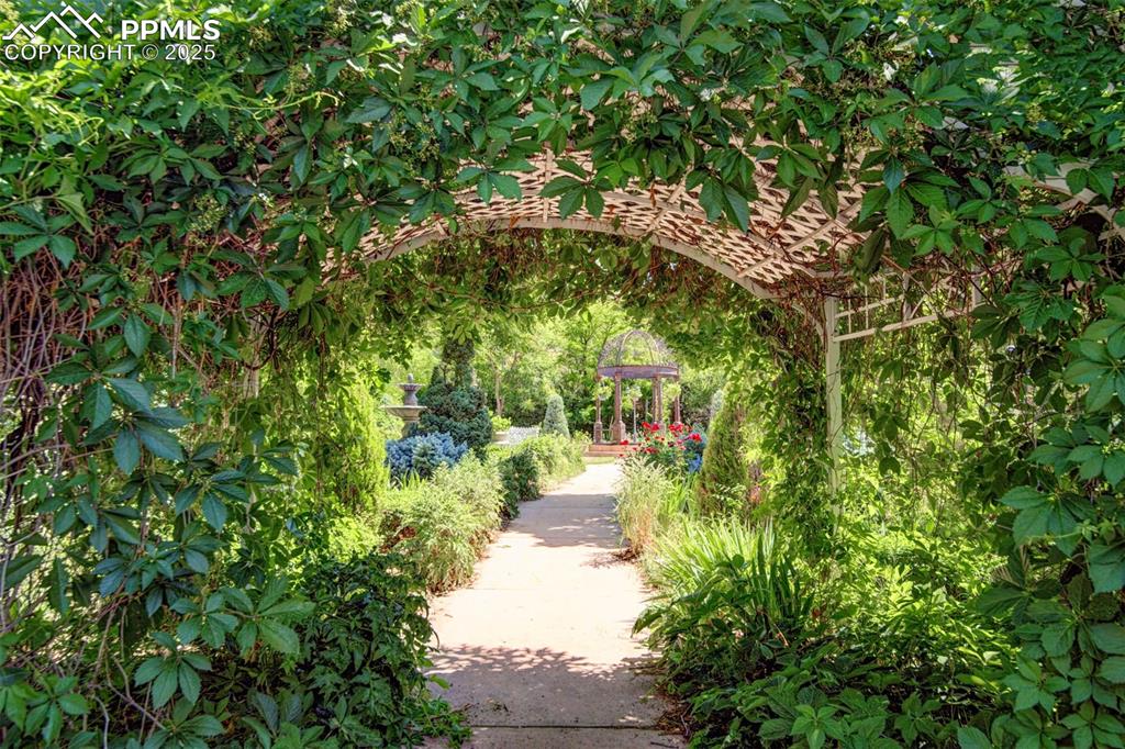 Image 36 of 45: Parisian Garden: Entrance