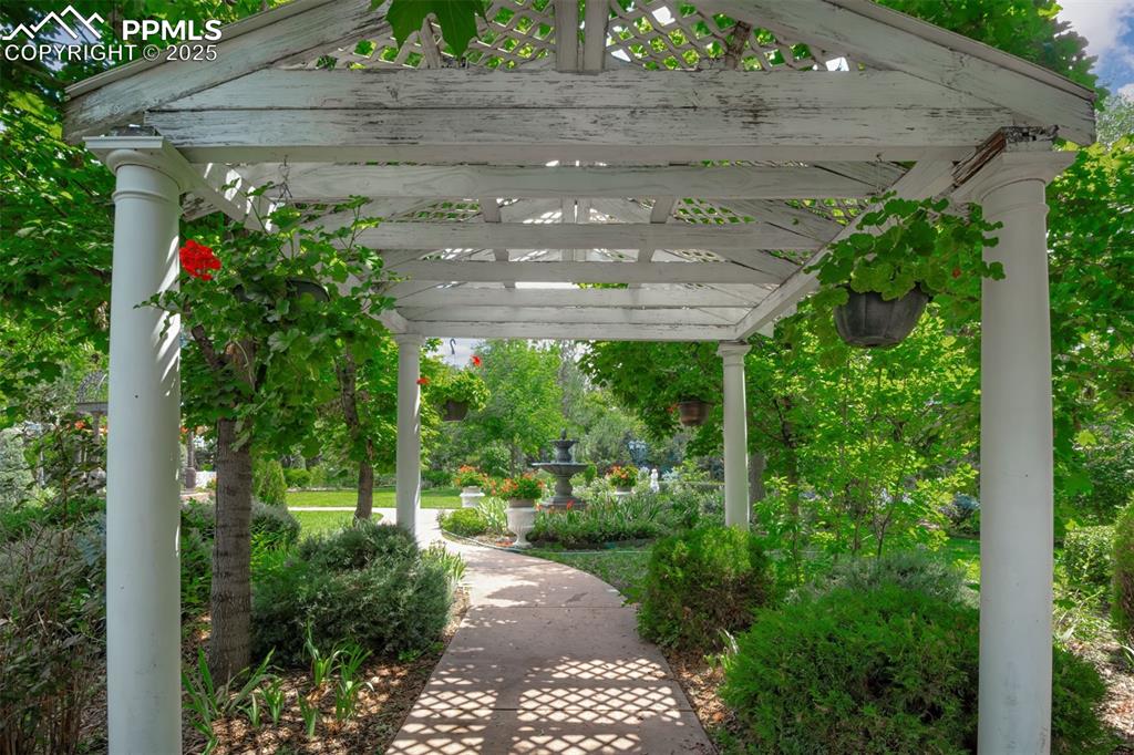 Image 45 of 45: Parisian Garden: Second Entrance