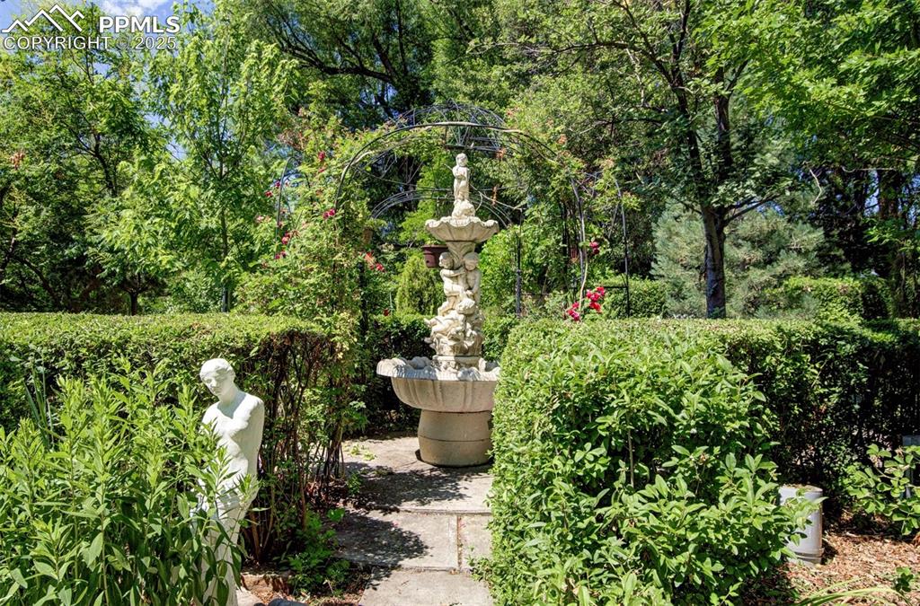 Image 8 of 45: Secret Garden: Pathways