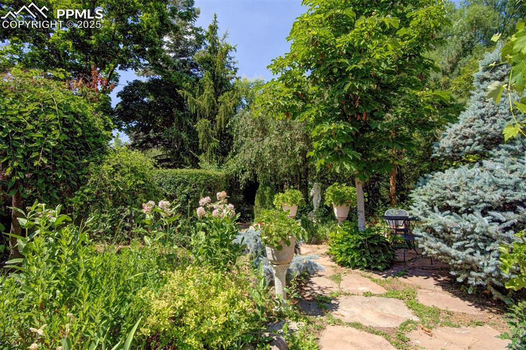 Image 9 of 45: Secret Garden: Pathways