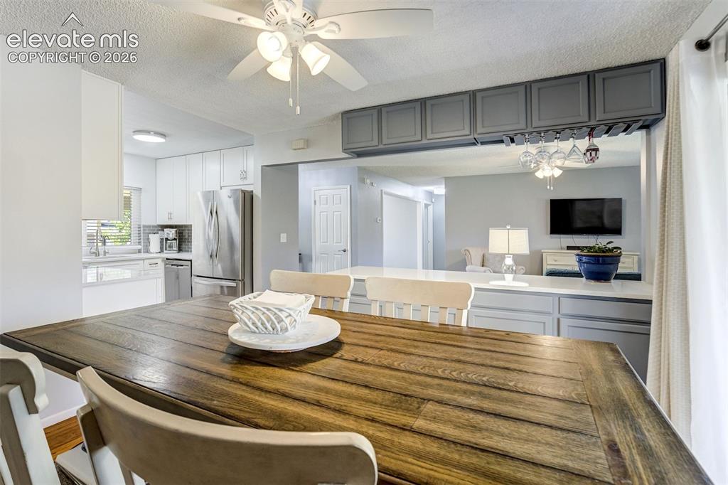 Image 13 of 48: Dining Area