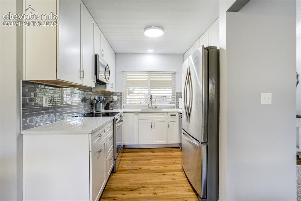 Image 15 of 48: Kitchen