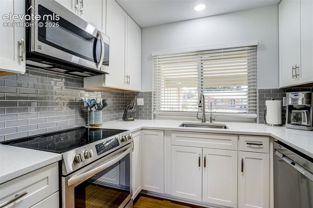 Image 16 of 48: Kitchen