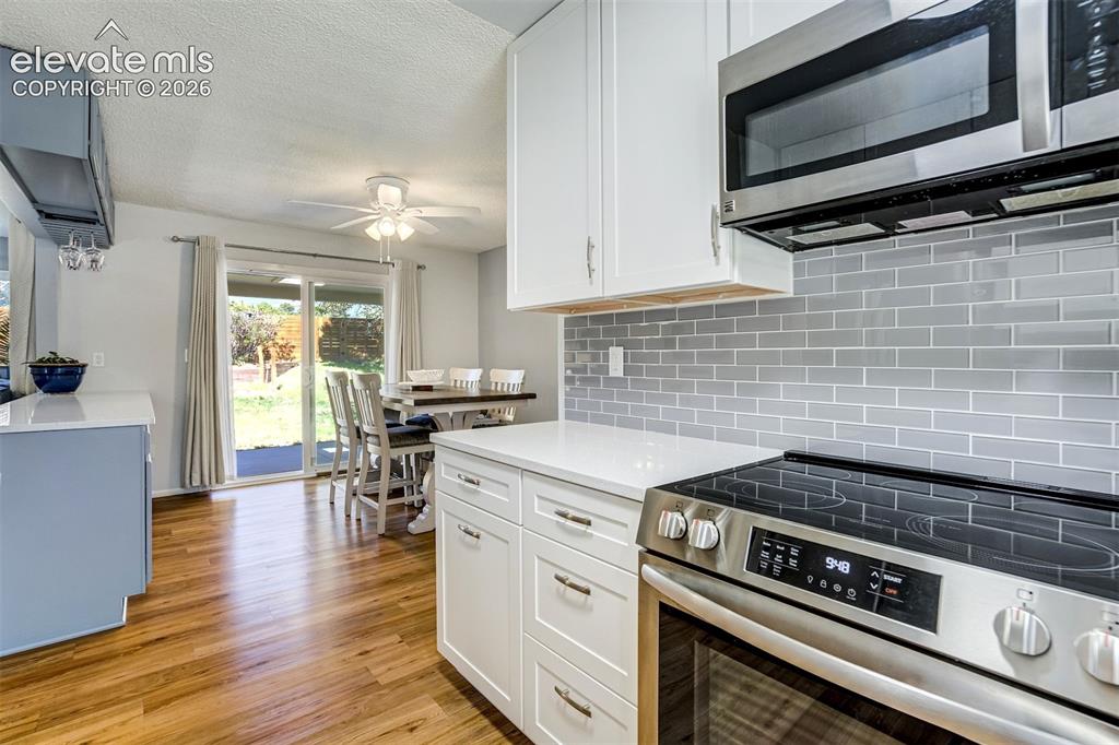 Image 18 of 48: Kitchen