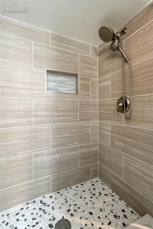 Image 38 of 48: Bathroom