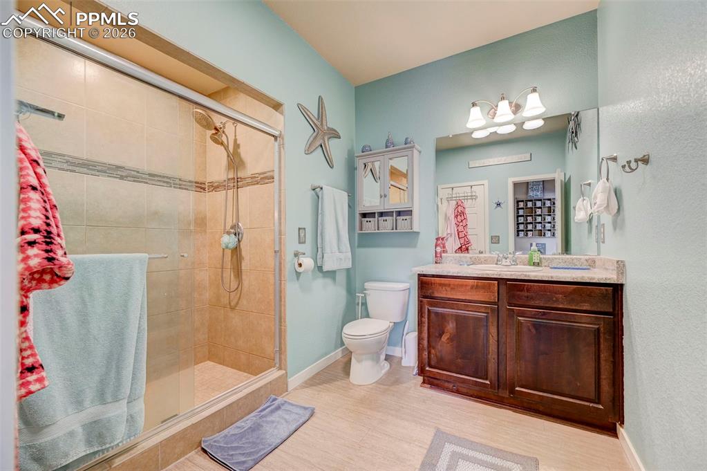 Image 14 of 30: Bathroom