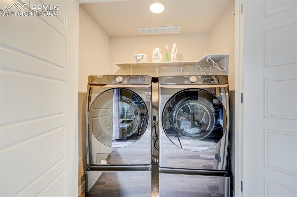 Image 21 of 30: Laundry