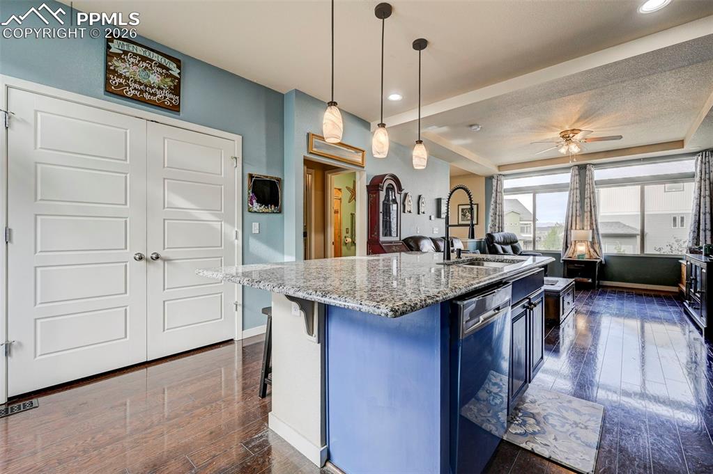 Image 6 of 30: Kitchen