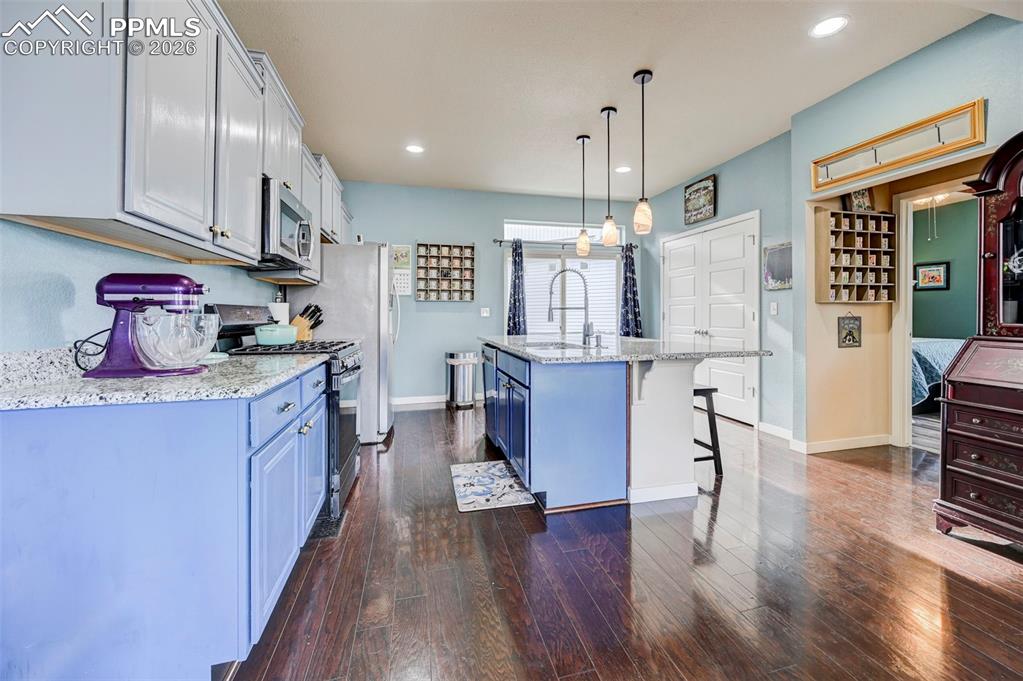 Image 9 of 30: Kitchen