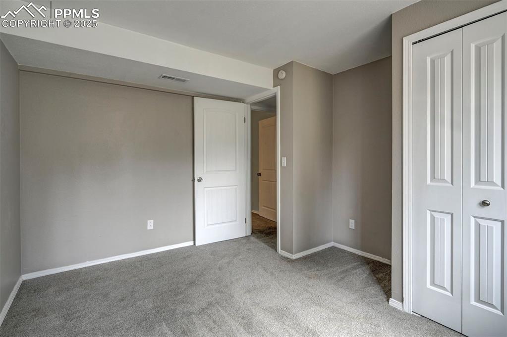 Image 31 of 50: Bedroom