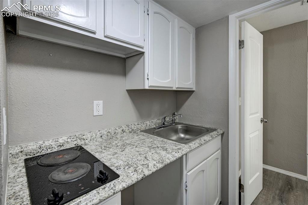 Image 36 of 50: Kitchen