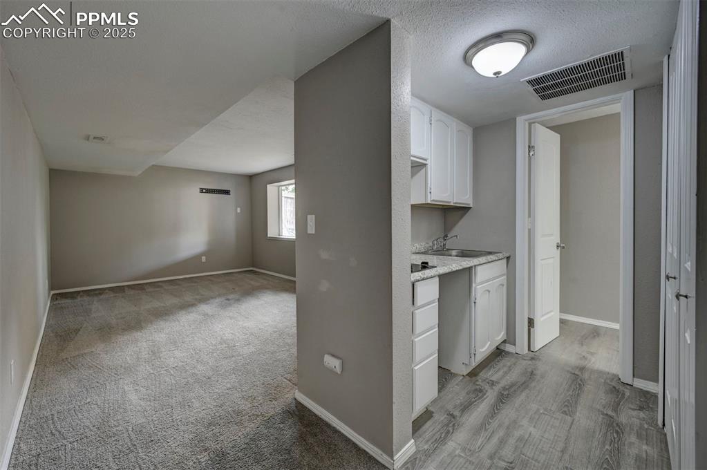 Image 39 of 50: Kitchen