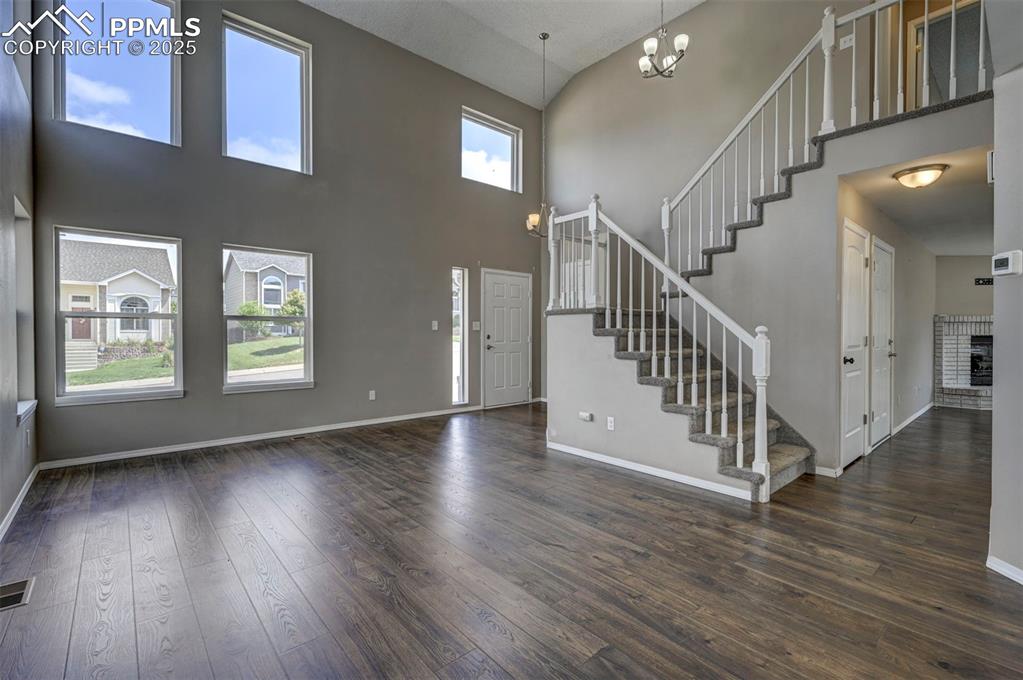 Image 4 of 50: Entry