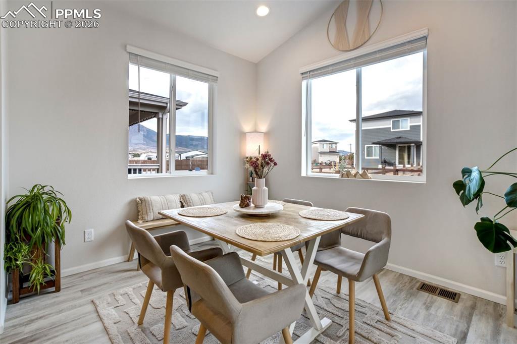 Image 12 of 50: Dining Area