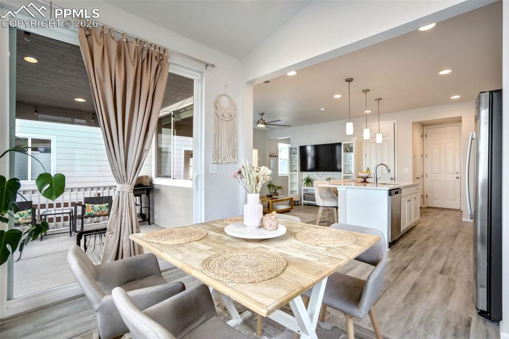 Image 14 of 50: Dining Area