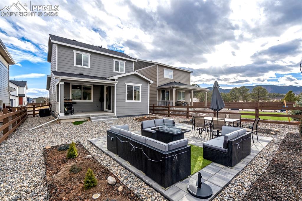 Image 16 of 50: Back of Structure