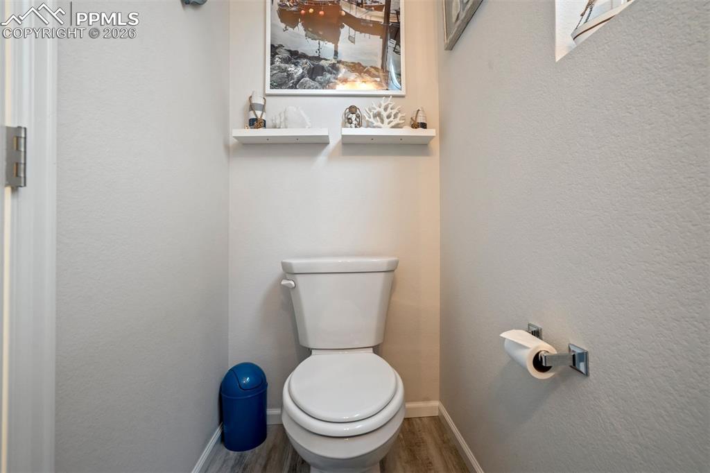 Image 19 of 50: Bathroom