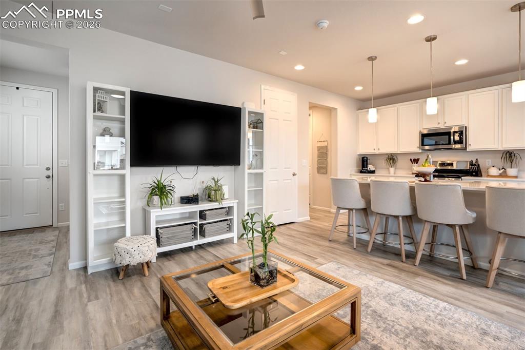 Image 20 of 50: Living Room