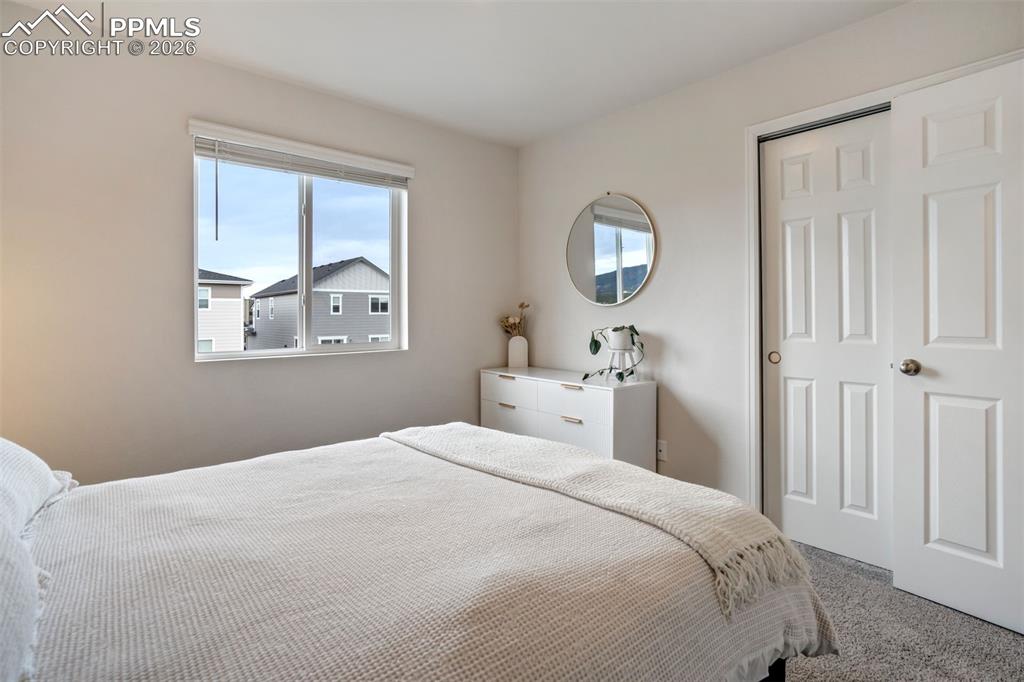 Image 34 of 50: Bedroom