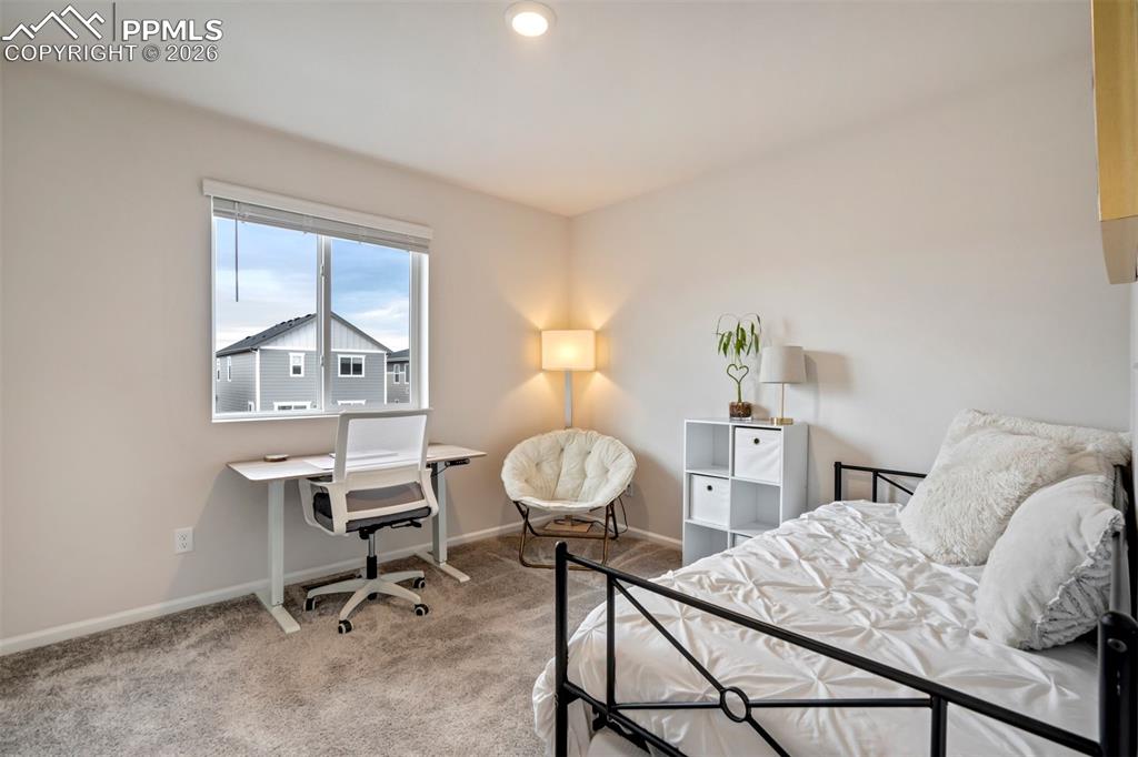 Image 35 of 50: Bedroom