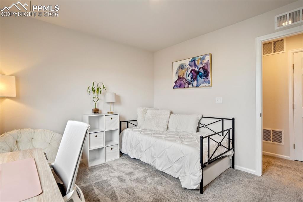 Image 36 of 50: Bedroom