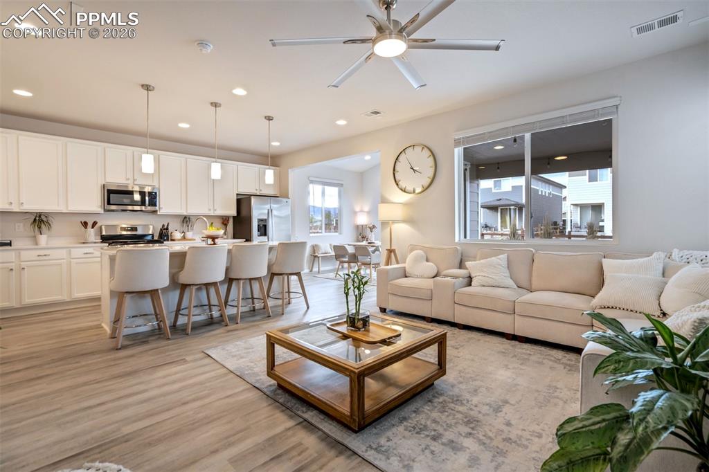 Image 6 of 50: Living Room