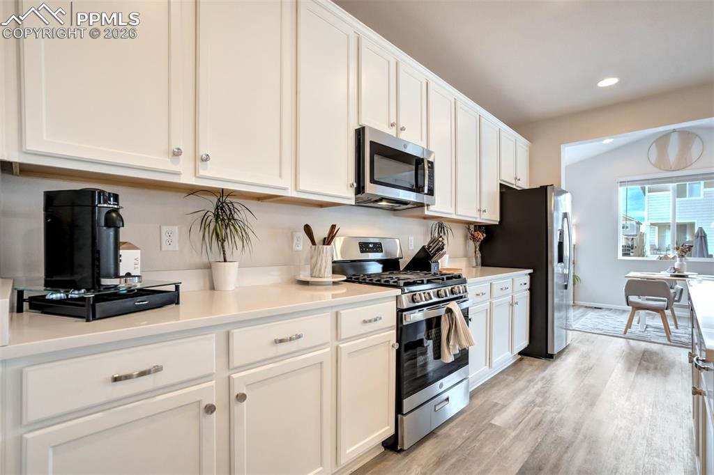 Image 8 of 50: Kitchen