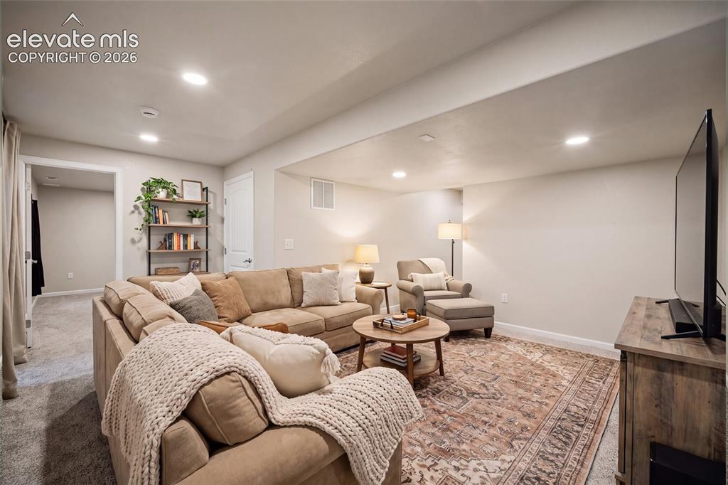 Image 31 of 49: VIRTUAL STAGING.