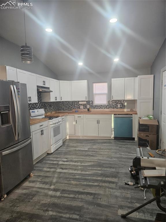 Image 2 of 13: Kitchen