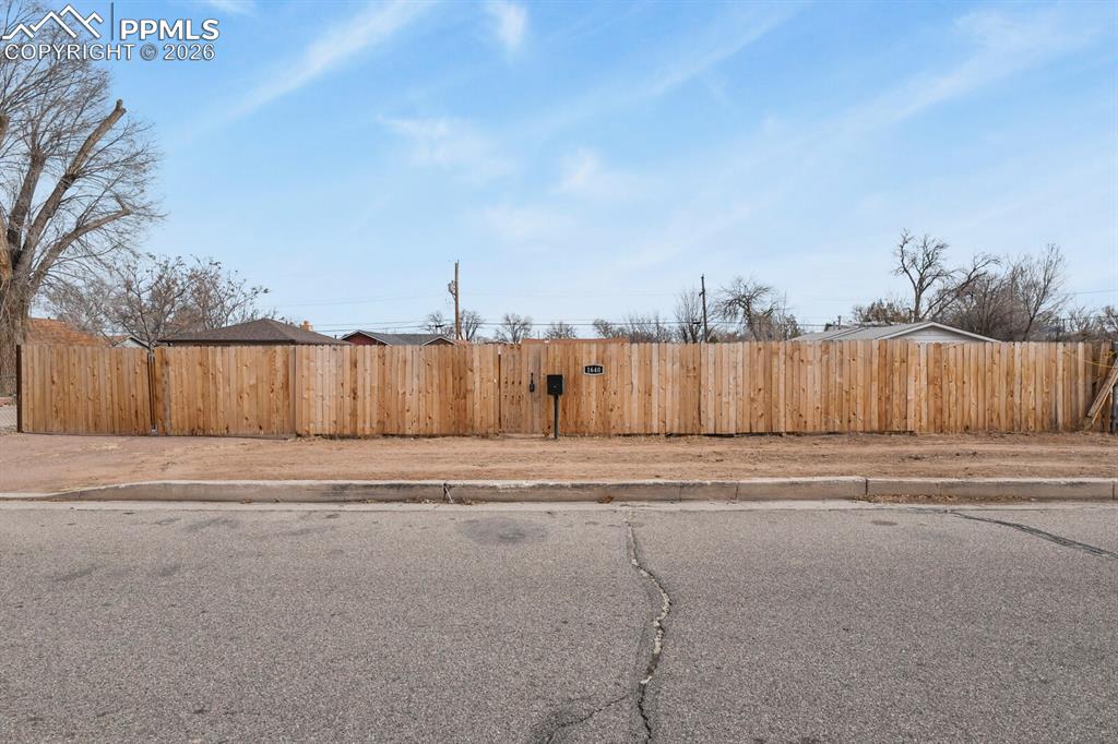 Image 24 of 26: Yard