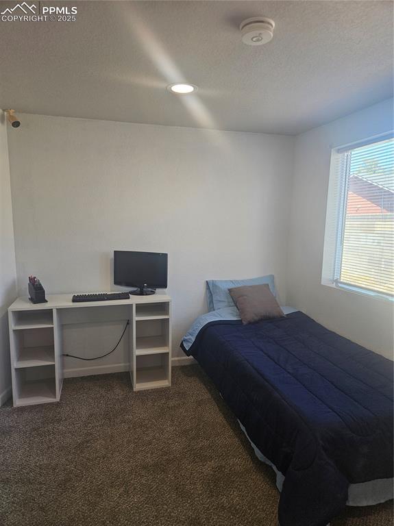 Image 7 of 13: Bedroom