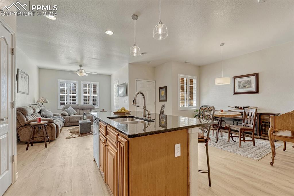 Image 10 of 50: Kitchen