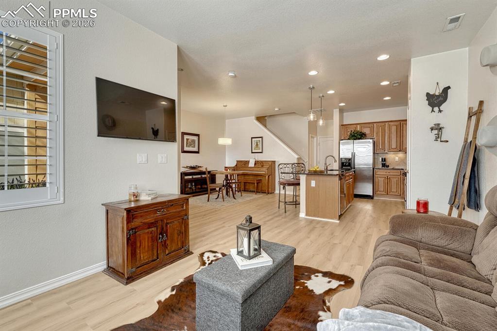 Image 19 of 50: Living Room