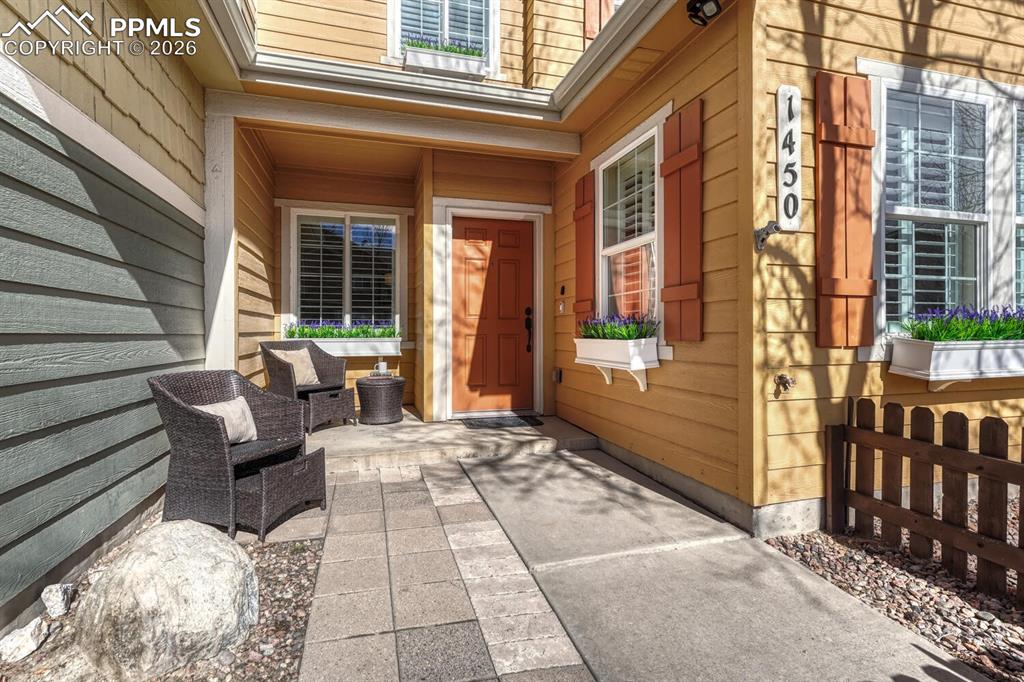 Image 2 of 50: Sunny entry