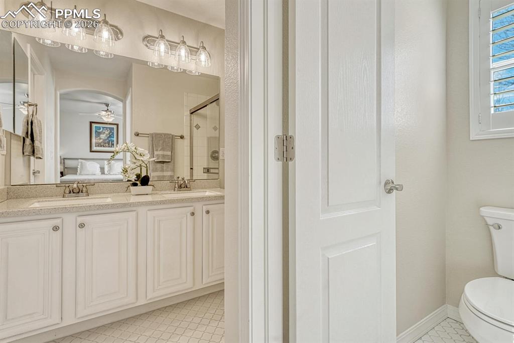 Image 29 of 50: Bathroom