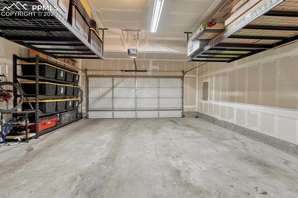 Image 37 of 50: Garage