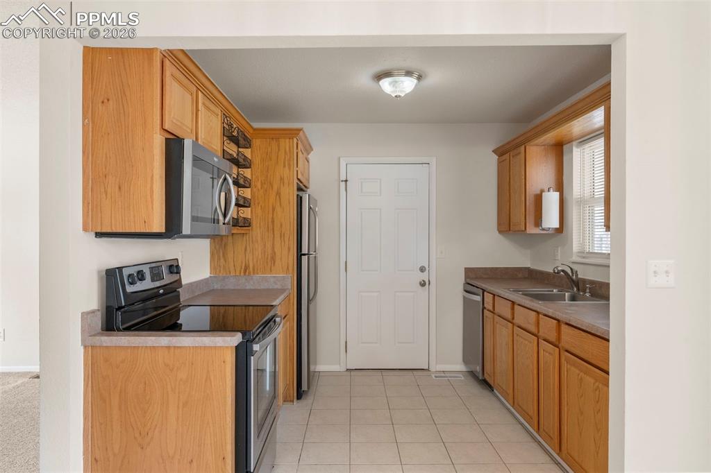 Image 10 of 26: Kitchen