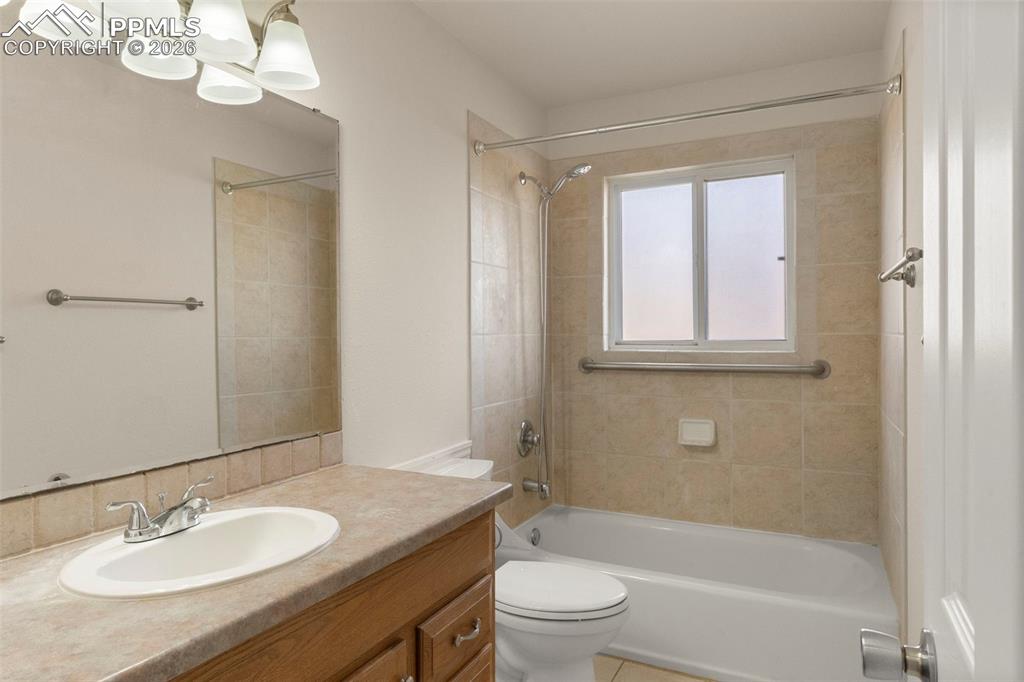 Image 16 of 26: Bathroom