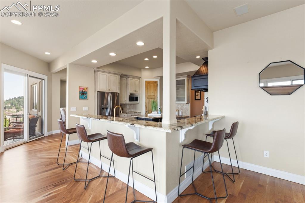 Image 14 of 50: Kitchen