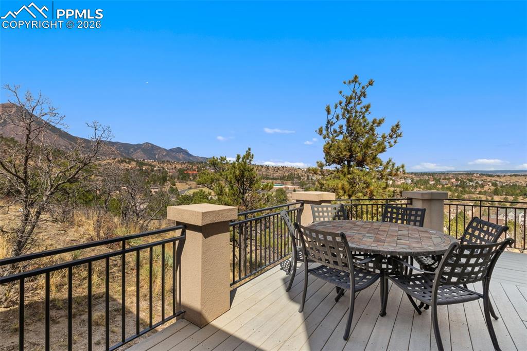 Image 18 of 50: Deck