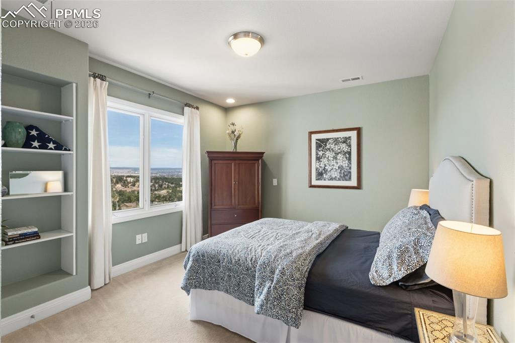 Image 29 of 50: Bedroom