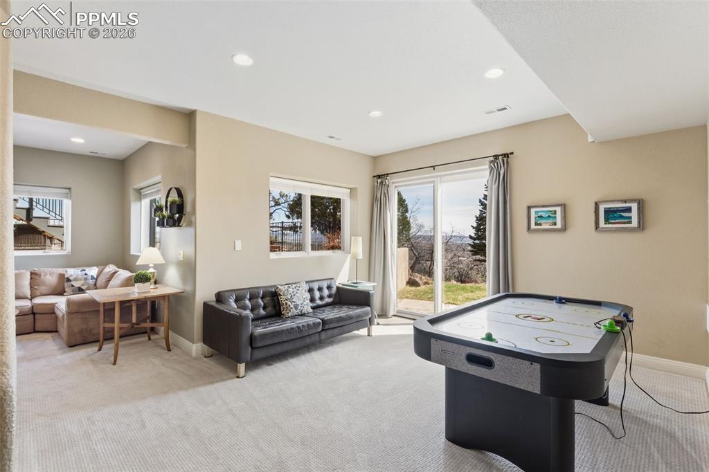 Image 33 of 50: Family Room