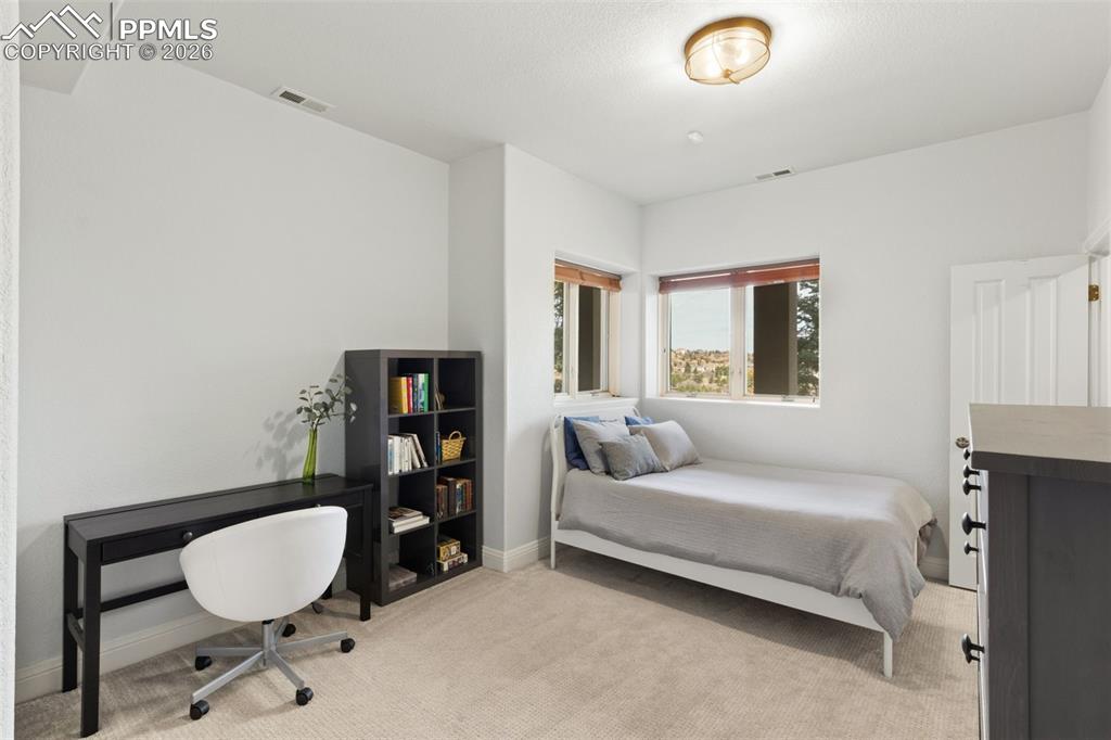 Image 38 of 50: Bedroom