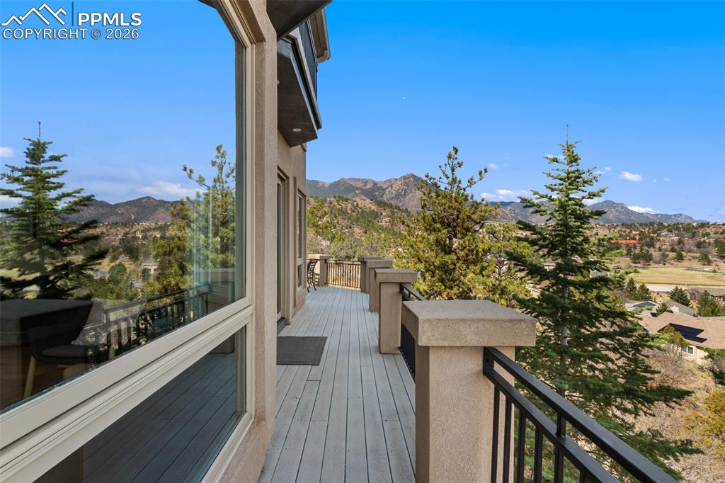 Image 39 of 50: Deck