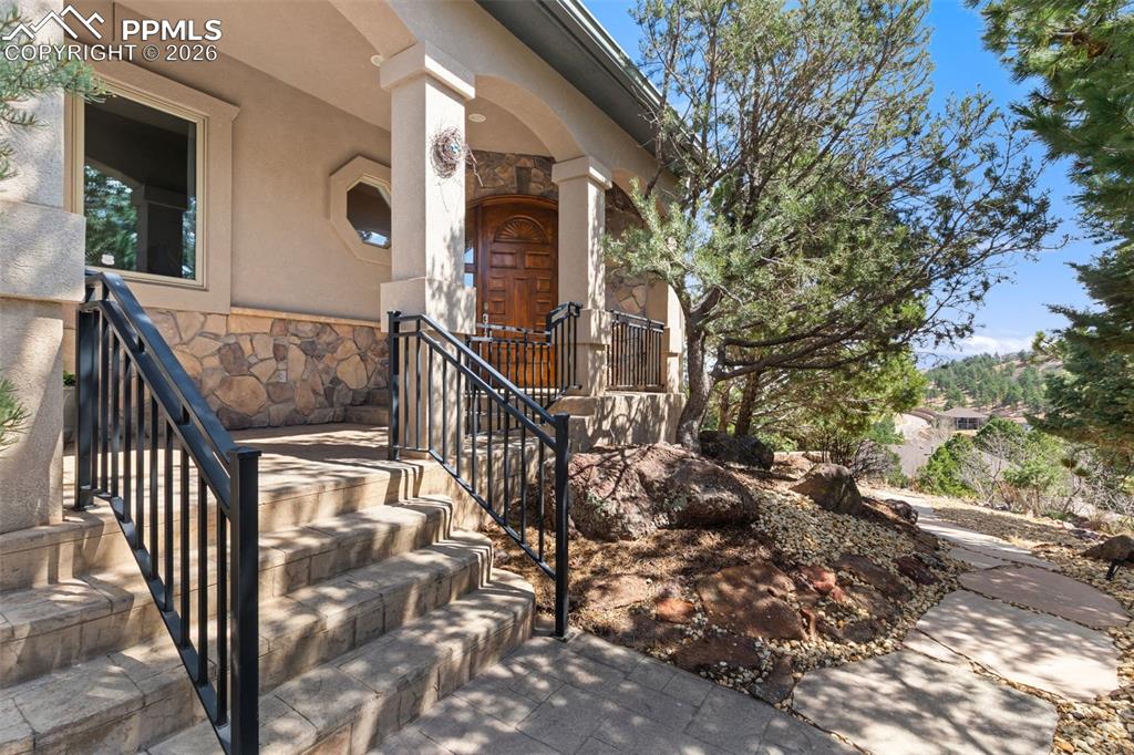 Image 4 of 50: Entry